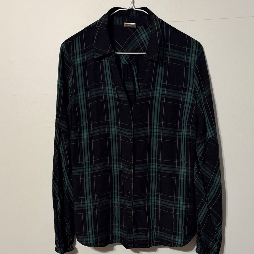 CAbi woman’s navy/green Plaid Button Down Shirt elastic cuff. Med. 💯 viscose